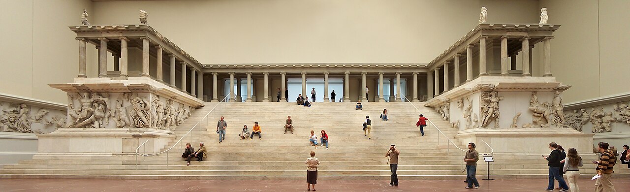 Berlin_-_Pergamonmuseum_-_Altar_01 Berlin_-_Pergamonmuseum_-_Altar_01